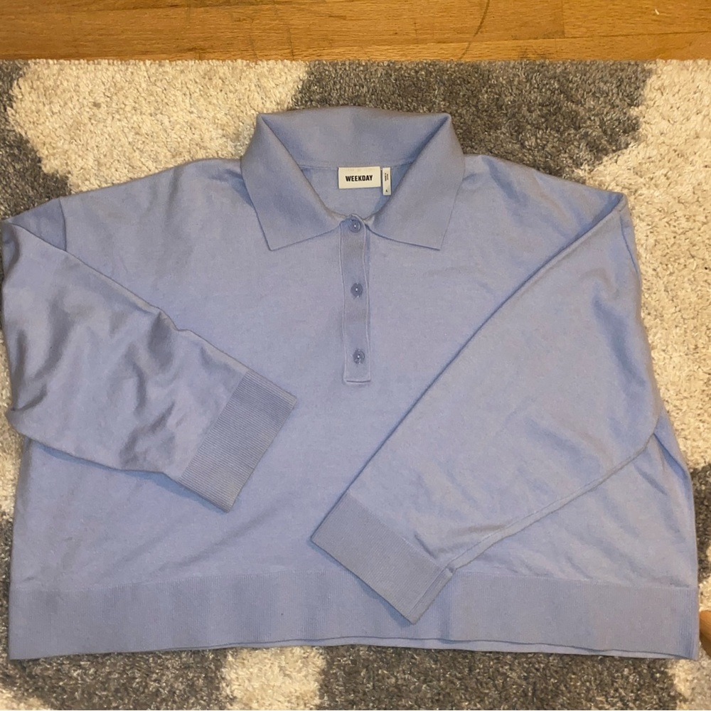 Sweater with collar